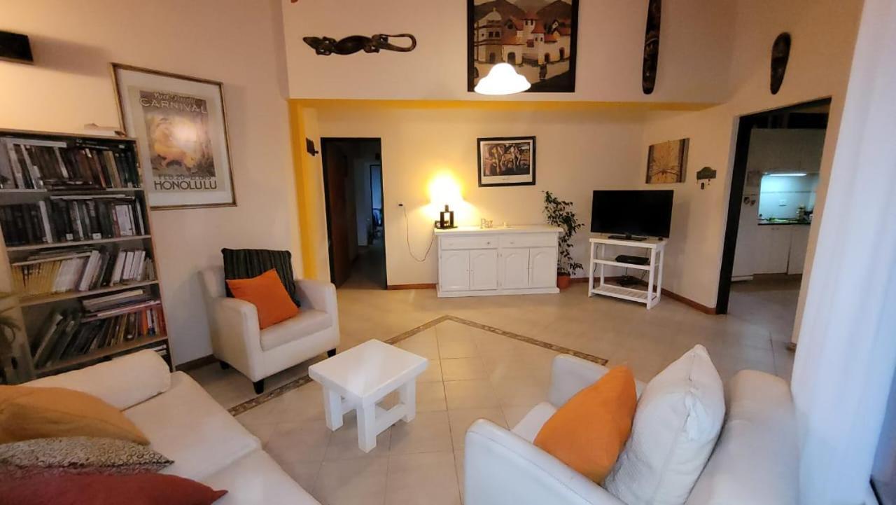 El Patio Del Aromo Homestay *